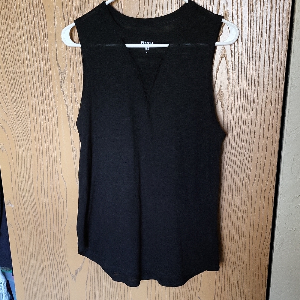 SO Black Sleeveless V-Notch With Tie Detail Tank Top Sz M